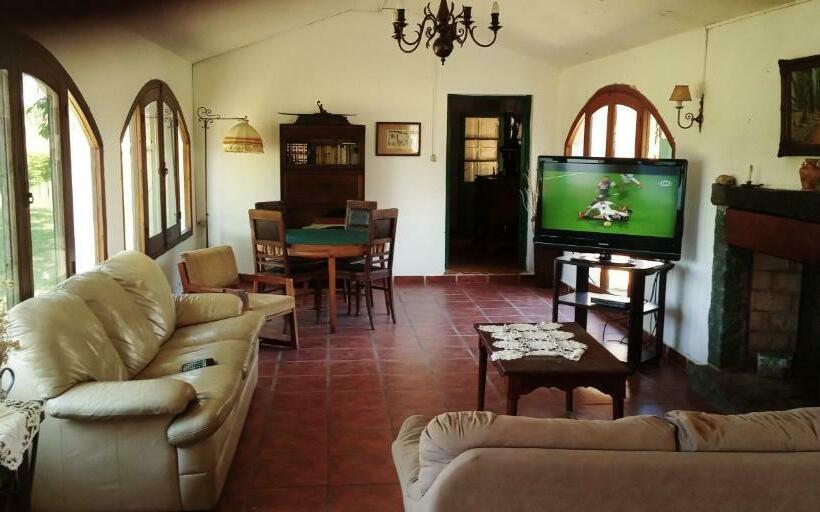 Bed & Breakfast Estancia Turística El Ombú