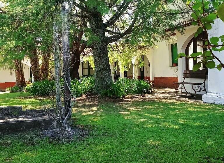 Bed & Breakfast Estancia Turística El Ombú
