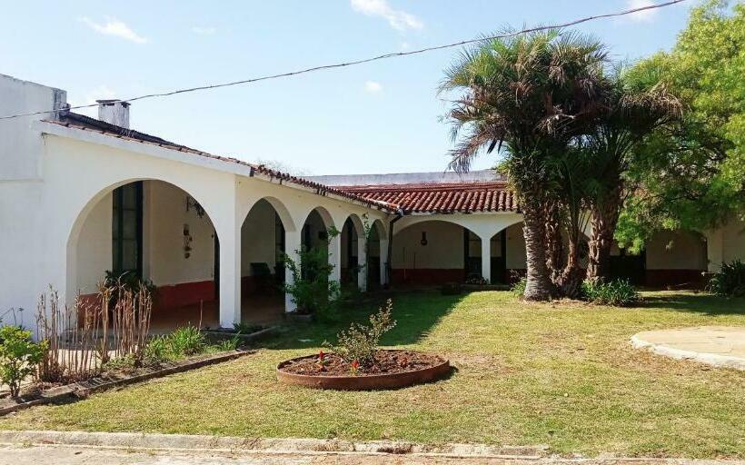 Bed & Breakfast Estancia Turística El Ombú