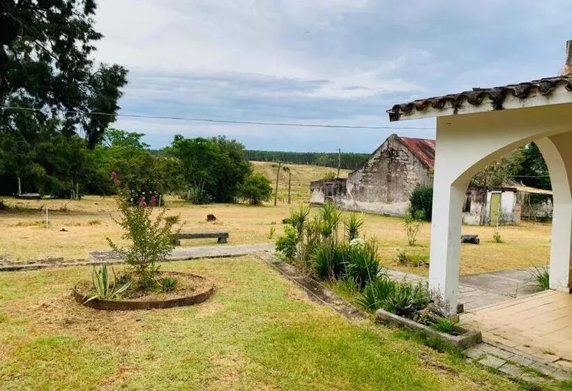 ベッドアンドブレックファースト Estancia Turística El Ombú