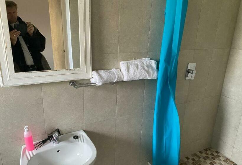 تختخواب و صبحانه Mukulela