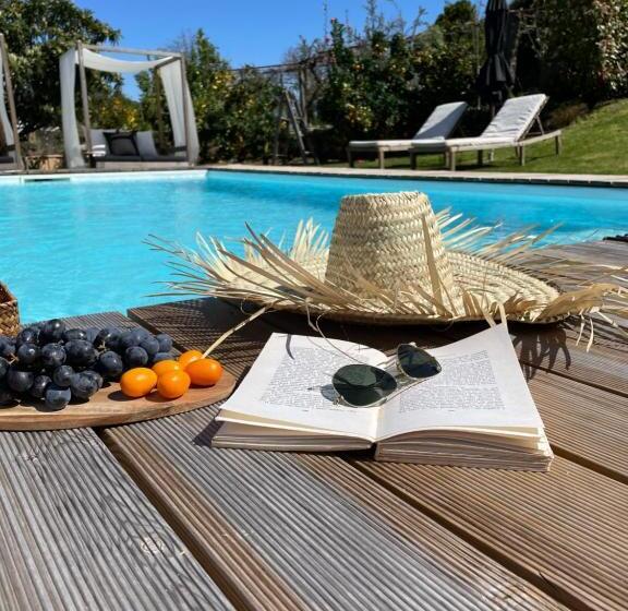 تختخواب و صبحانه Villa D’aurora Country Suites