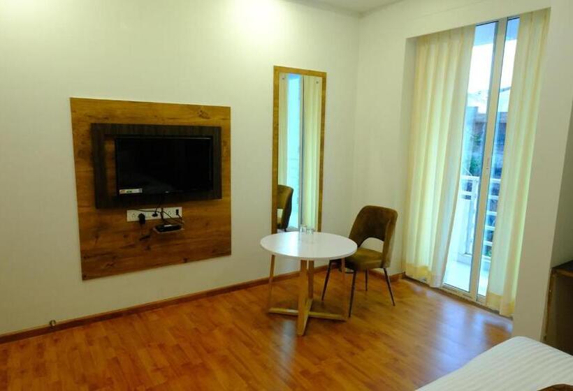 فندق Girija Sunrise