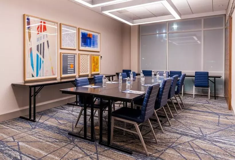 Hotelli Holiday Inn Express & Suites Charlottesville, An Ihg