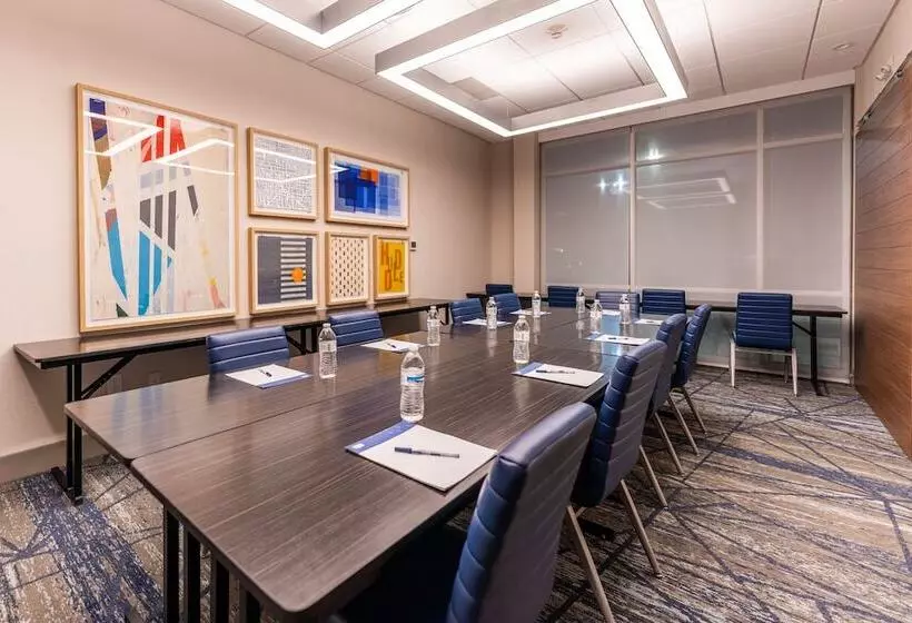 Hotelli Holiday Inn Express & Suites Charlottesville, An Ihg