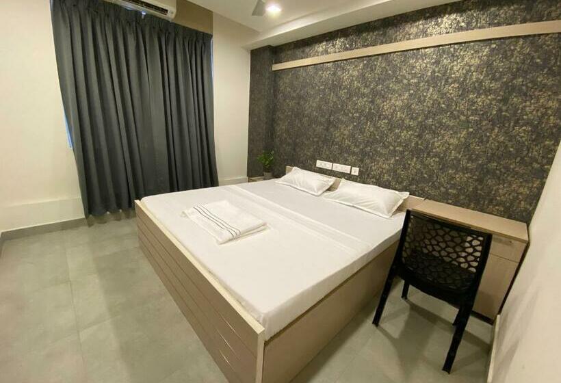 בית מלון כפרי Karippals Inn