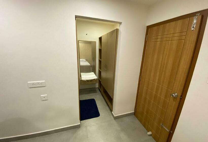 בית מלון כפרי Karippals Inn