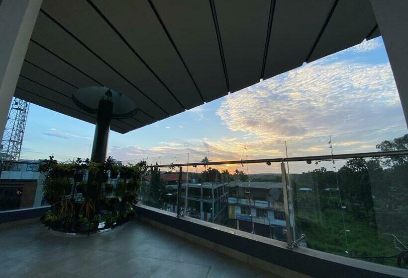 בית מלון כפרי Karippals Inn