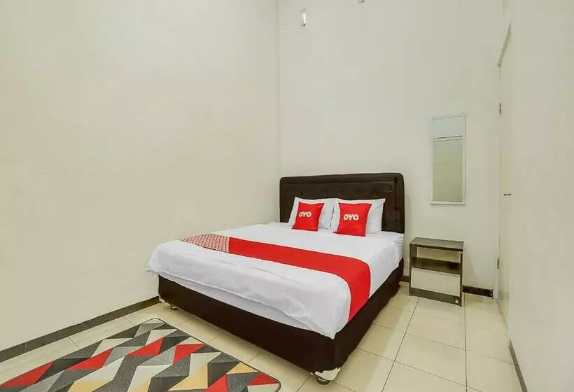 Hotelli Oyo 90684 Happy Homestay Syariah