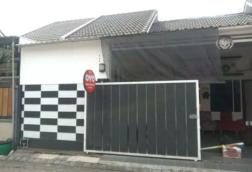 Hotelli Oyo 90684 Happy Homestay Syariah