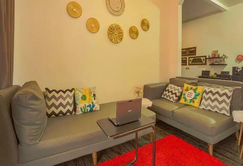 Hotelli Oyo 90684 Happy Homestay Syariah