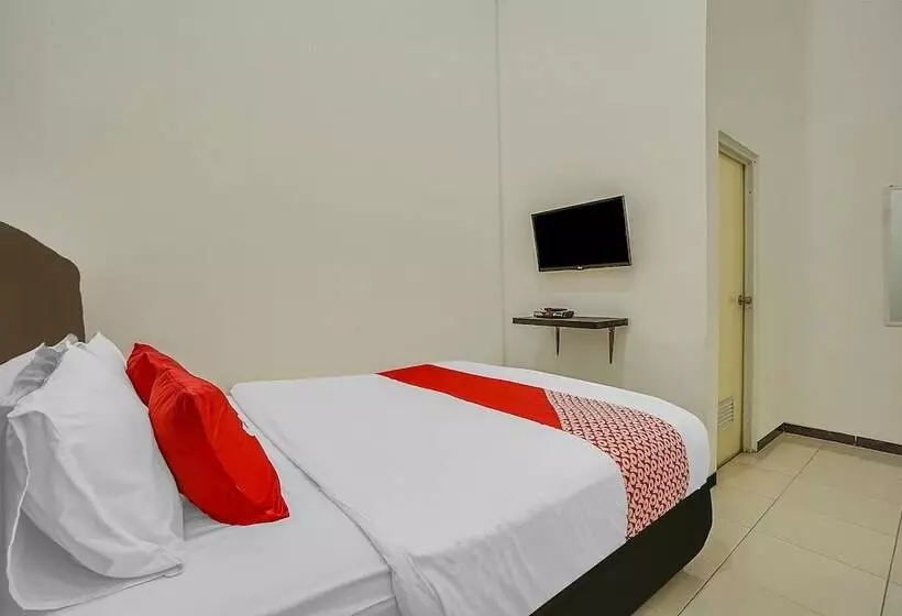 Hotelli Oyo 90684 Happy Homestay Syariah