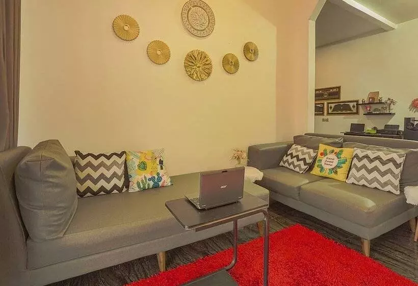 Hotelli Oyo 90684 Happy Homestay Syariah