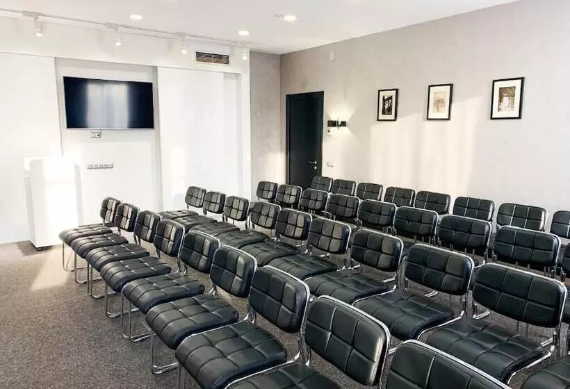 هتل Reikartz Sky Almaty