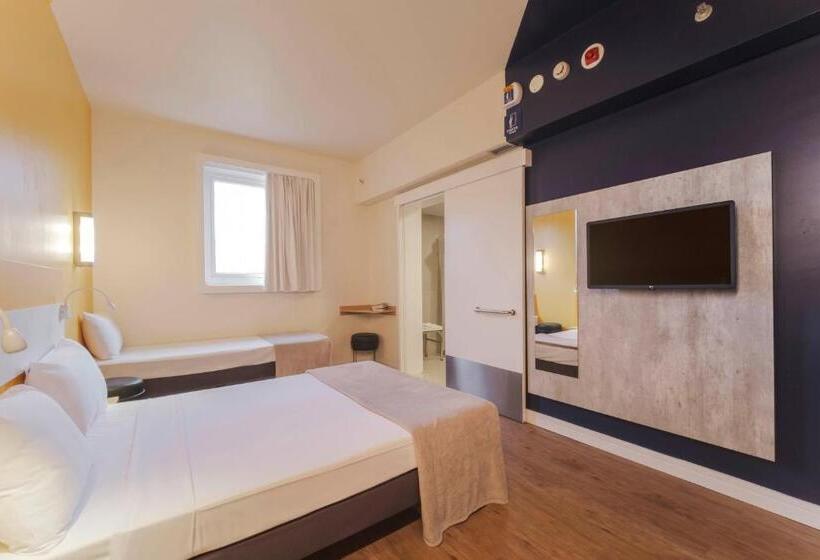 בית מלון כפרי Ibis Budget Farroupilha