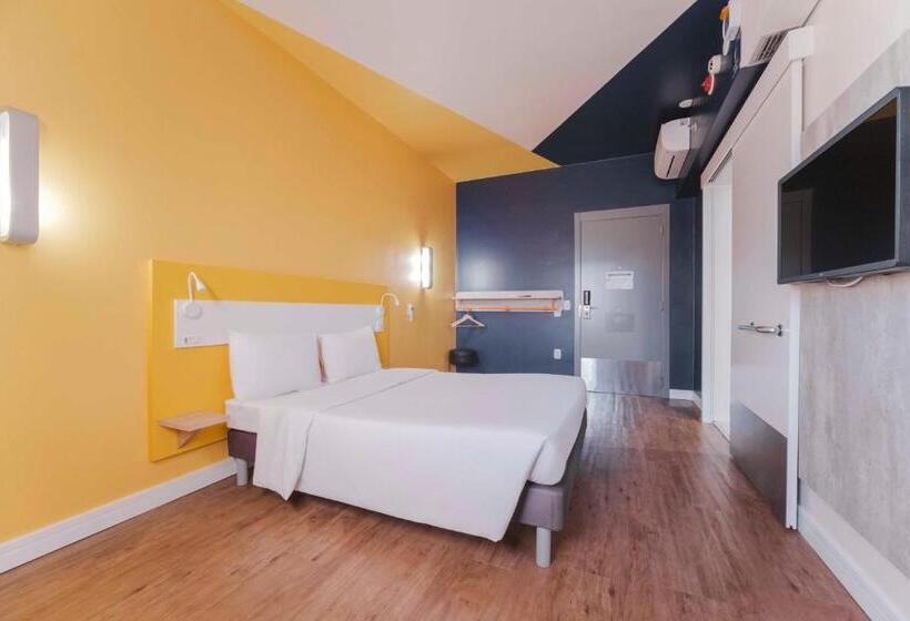 בית מלון כפרי Ibis Budget Farroupilha