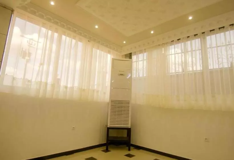 هتل Isis Hôtel