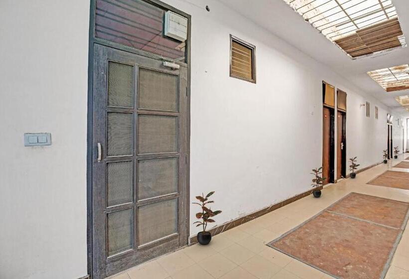 هتل Oyo 82798 The Corner House