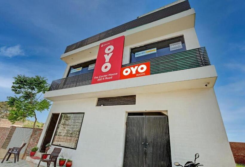 هتل Oyo 82798 The Corner House