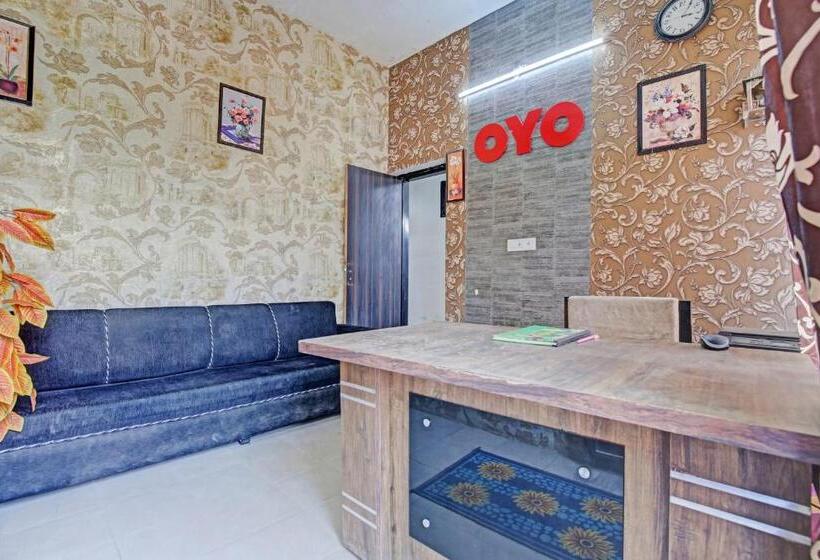 هتل Oyo 82798 The Corner House