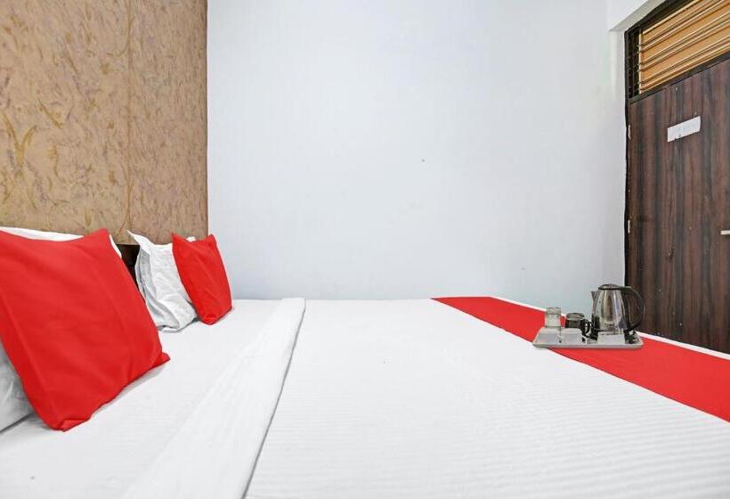 هتل Oyo 82798 The Corner House