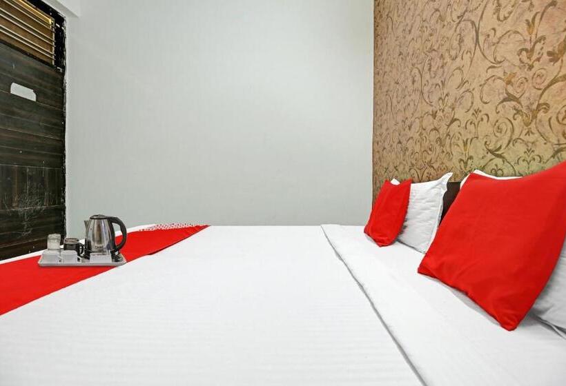 هتل Oyo 82798 The Corner House