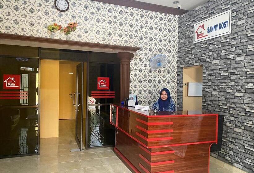 ホテル Reddoorz @ Jalan Padat Karya Prabumulih