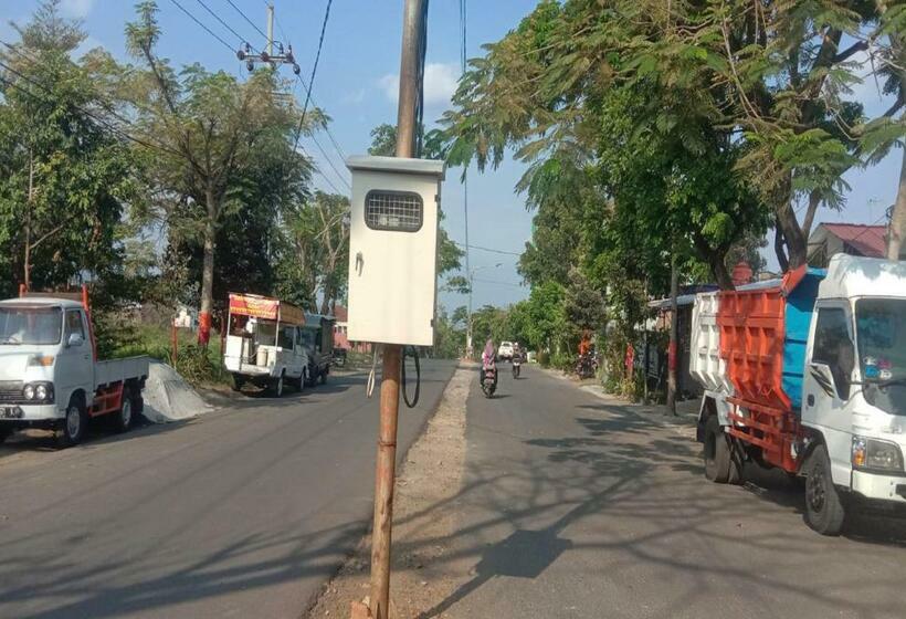 Hotel Spot On 90639 Tresno Syariah Homestay