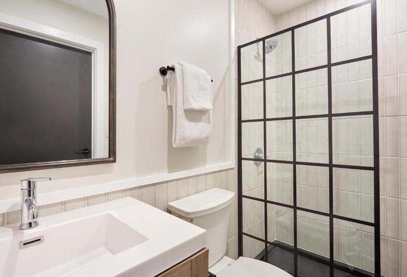 Sonder Antiques Warehouse