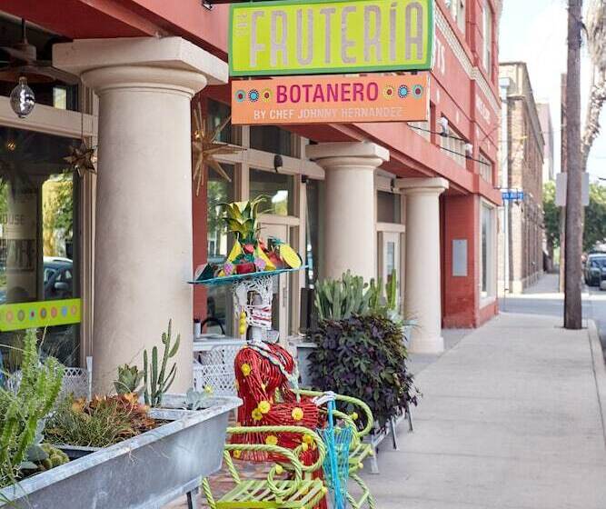 Sonder Antiques Warehouse