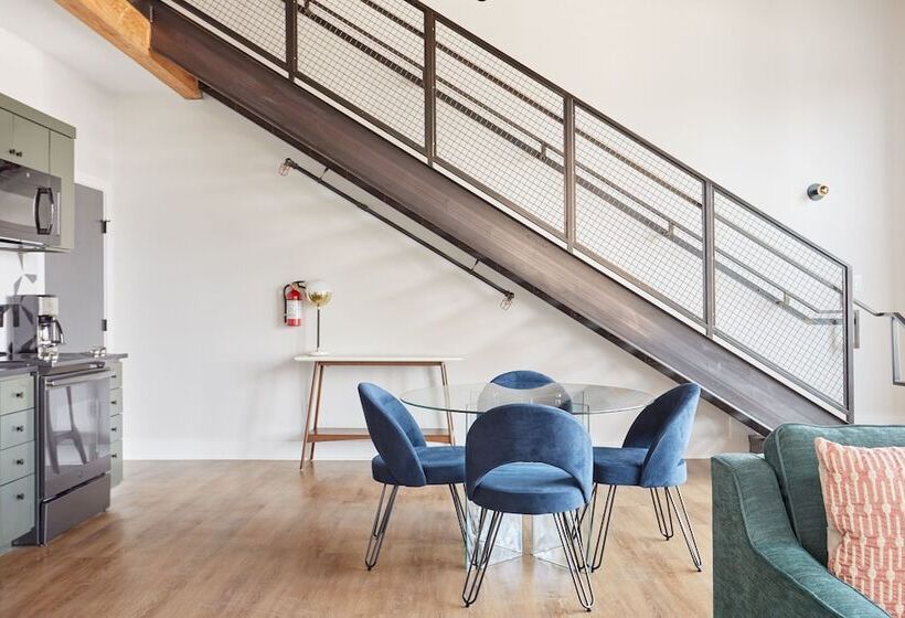 Sonder Antiques Warehouse