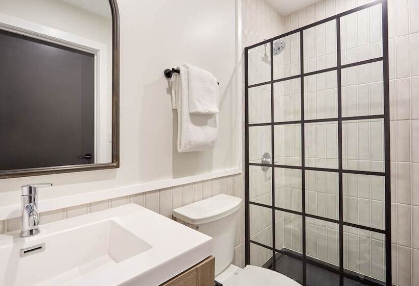 Sonder Antiques Warehouse