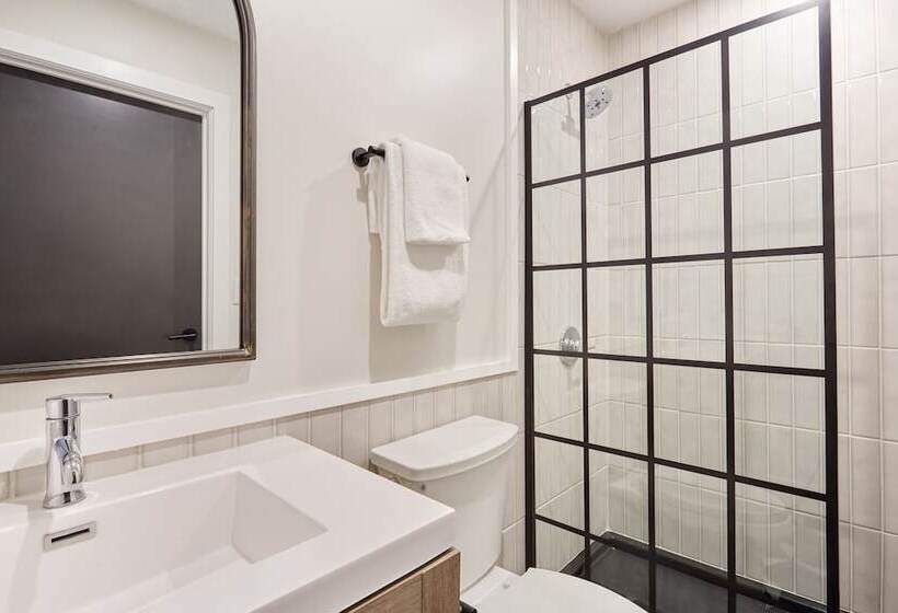 Sonder Antiques Warehouse