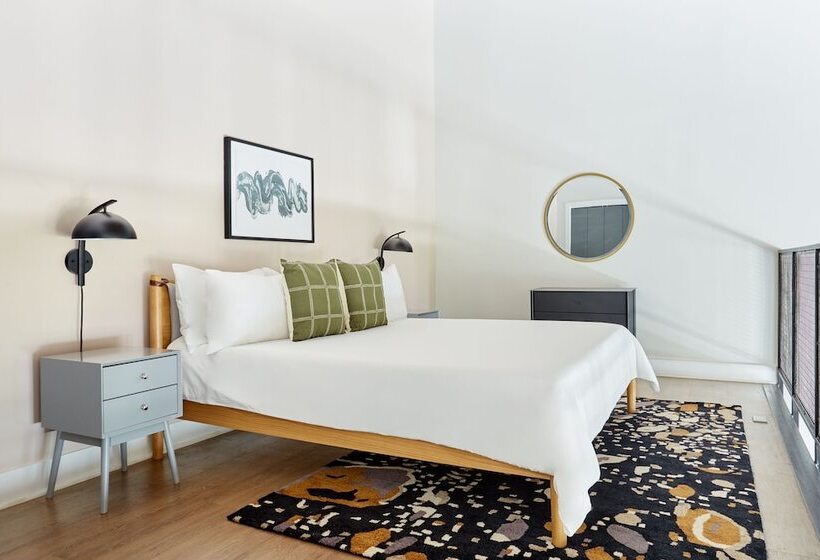 Sonder Antiques Warehouse