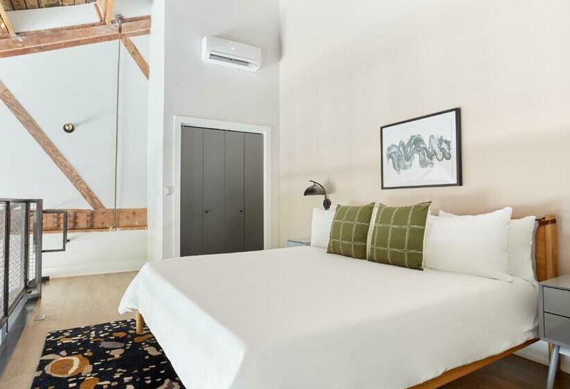 Sonder Antiques Warehouse