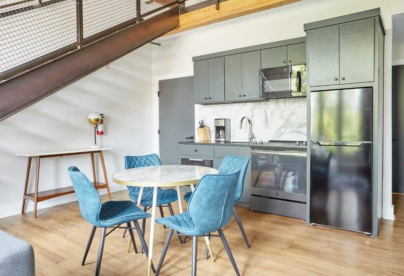 Sonder Antiques Warehouse