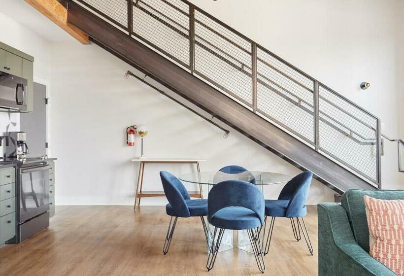 Sonder Antiques Warehouse