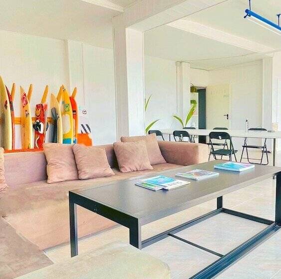 فندق صغير Area Surf House
