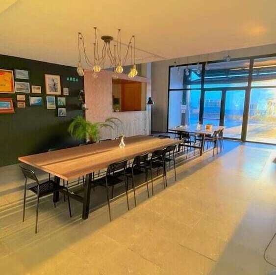 فندق صغير Area Surf House