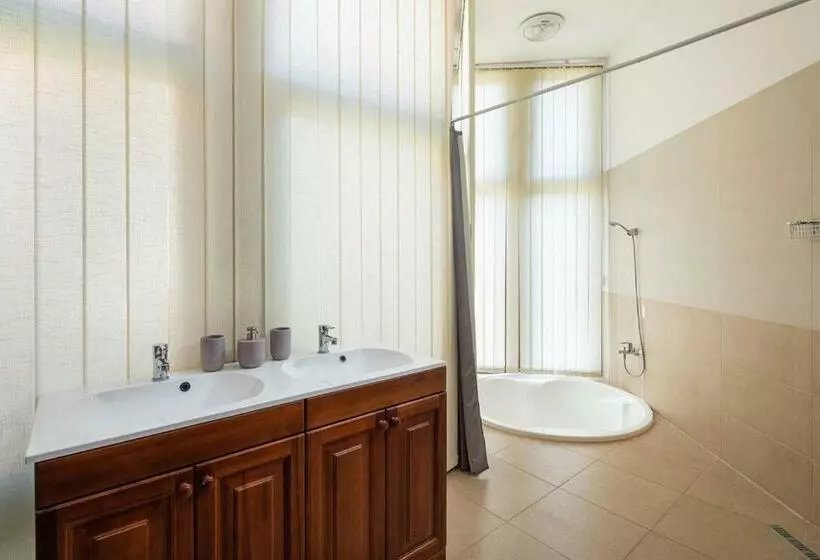 Aamiaismajoitus (B&B) Furmint Ház