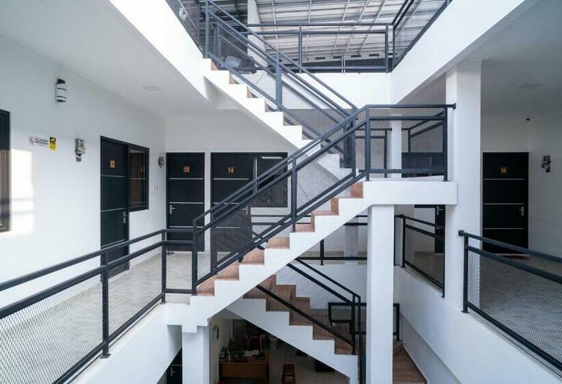 בית מלון כפרי Mahagoni House Bogor Syariah Redpartner