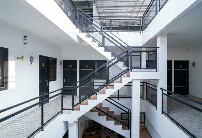 בית מלון כפרי Mahagoni House Bogor Syariah Redpartner