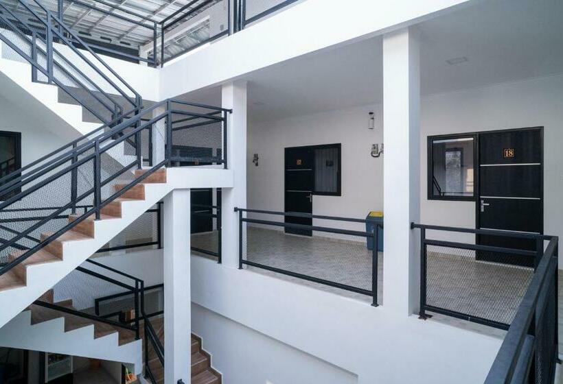 בית מלון כפרי Mahagoni House Bogor Syariah Redpartner