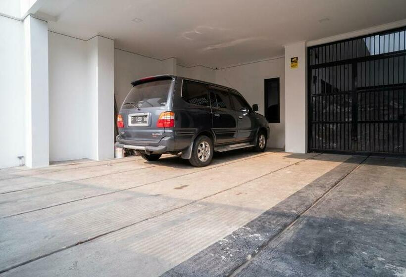 בית מלון כפרי Mahagoni House Bogor Syariah Redpartner