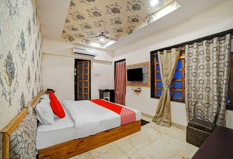 Hotel Oyo 82418 Radhika Palace