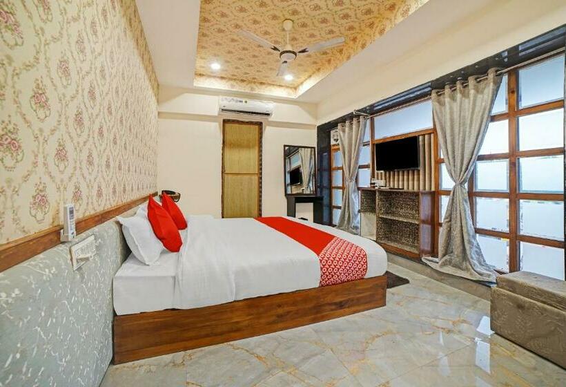 Hotel Oyo 82418 Radhika Palace