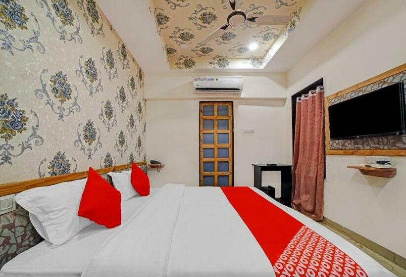 Hotel Oyo 82418 Radhika Palace