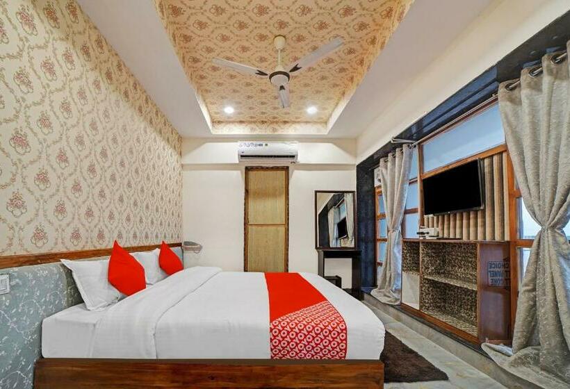 Hotel Oyo 82418 Radhika Palace