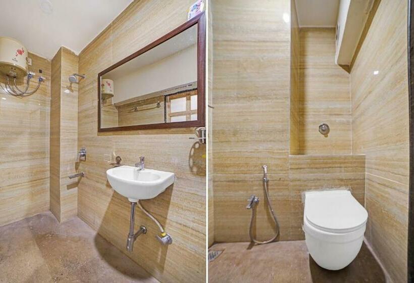 Hotel Oyo 82418 Radhika Palace