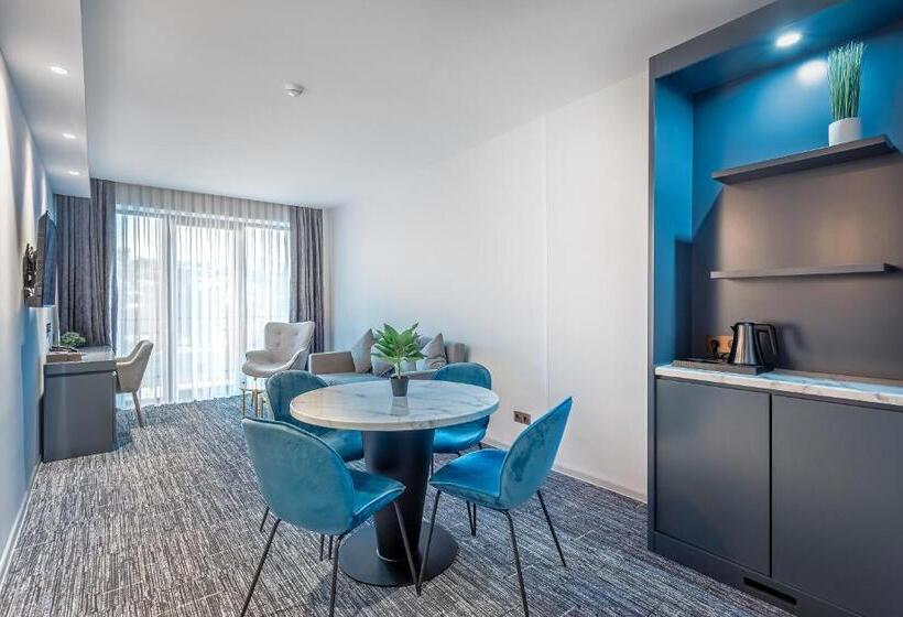 هتل Ramada By Wyndham Tbilisi Old City